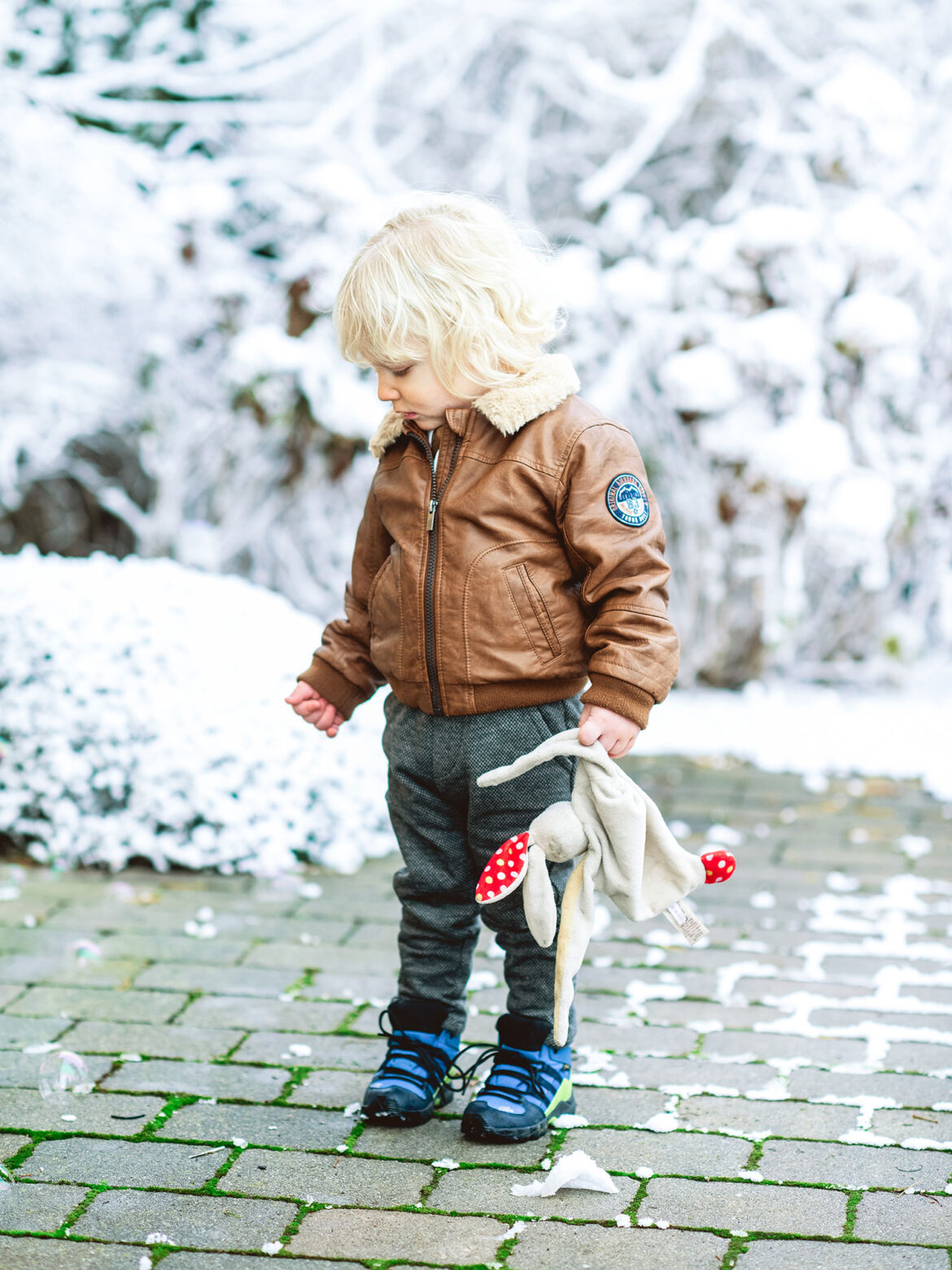 Kleiner_Mann_im_Schnee_2000px